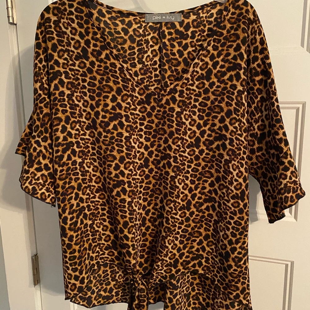 Super cute top size large. Boutique